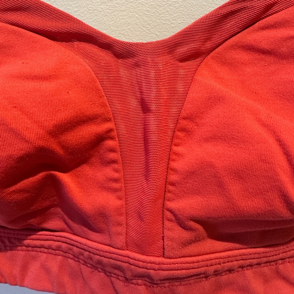 Lululemon Ta Ta Tamer Sports Bra size 34C - Picture 5 of 10